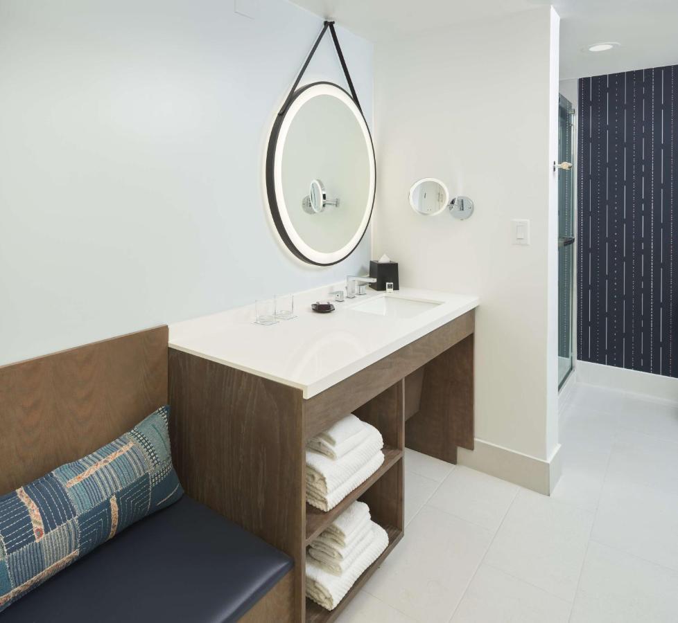 The Chifley Houston, Tapestry Collection By Hilton Hotel Exterior photo
